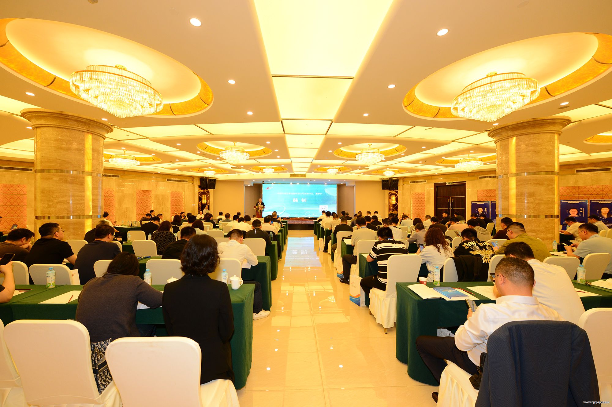 ʯ��ʯ����ҵ��ɫ��̼��չ������������������ѵ���ں��ھٰ�