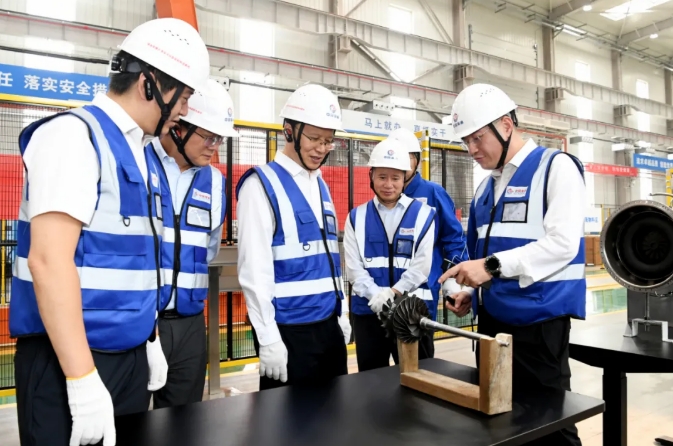 �Ŵ������й��������Ƭ��������е�λ����