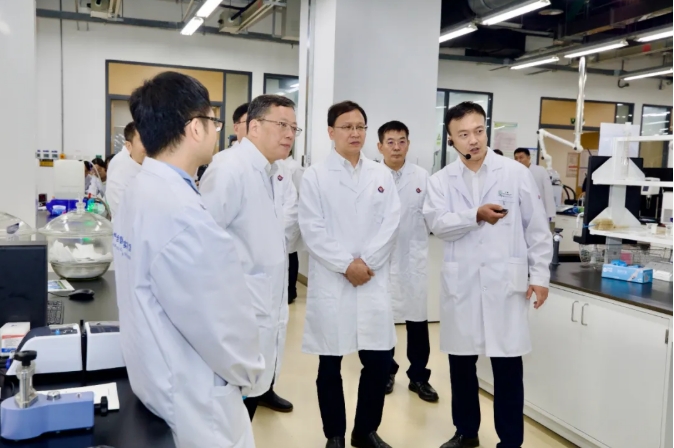 �Ŵ�����δ����ѧ�ǻ�����е�λ��������