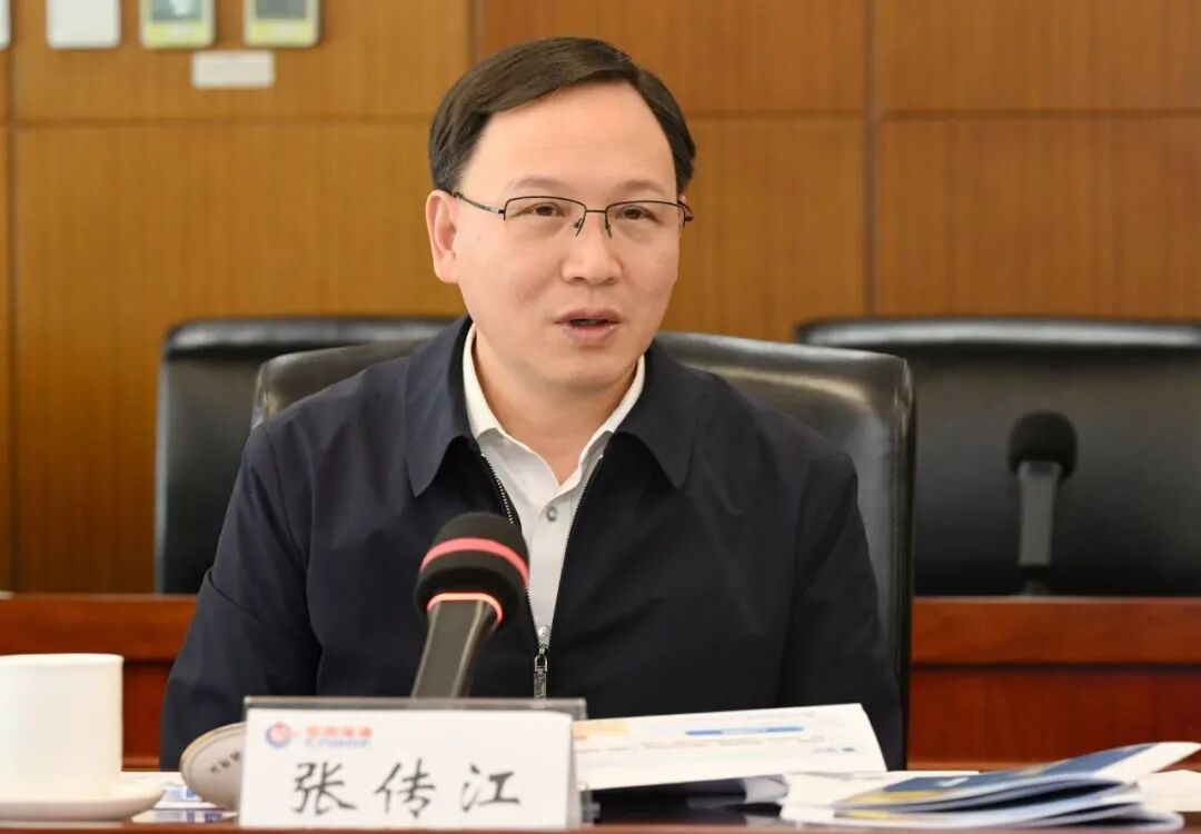 �Ŵ��������ٿ��й����͵����˲Ź����쵼С���